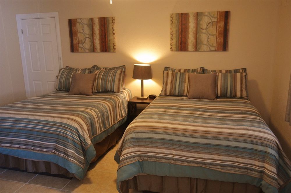 Schooner Hotel St. Pete Beach Buitenkant foto