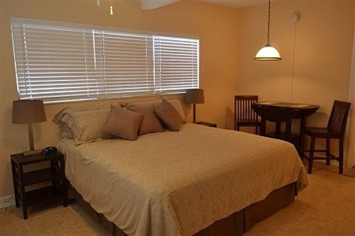 Schooner Hotel St. Pete Beach Buitenkant foto