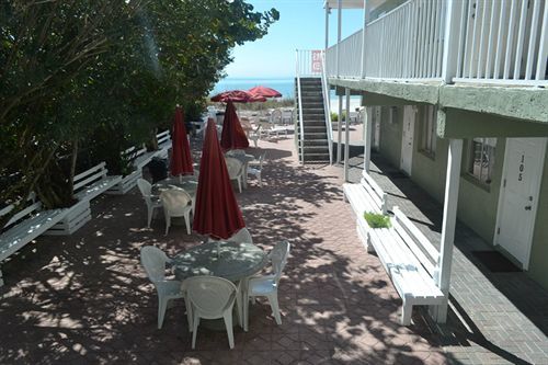 Schooner Hotel St. Pete Beach Buitenkant foto