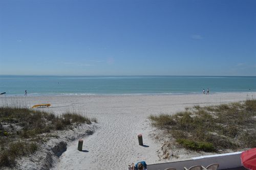 Schooner Hotel St. Pete Beach Buitenkant foto