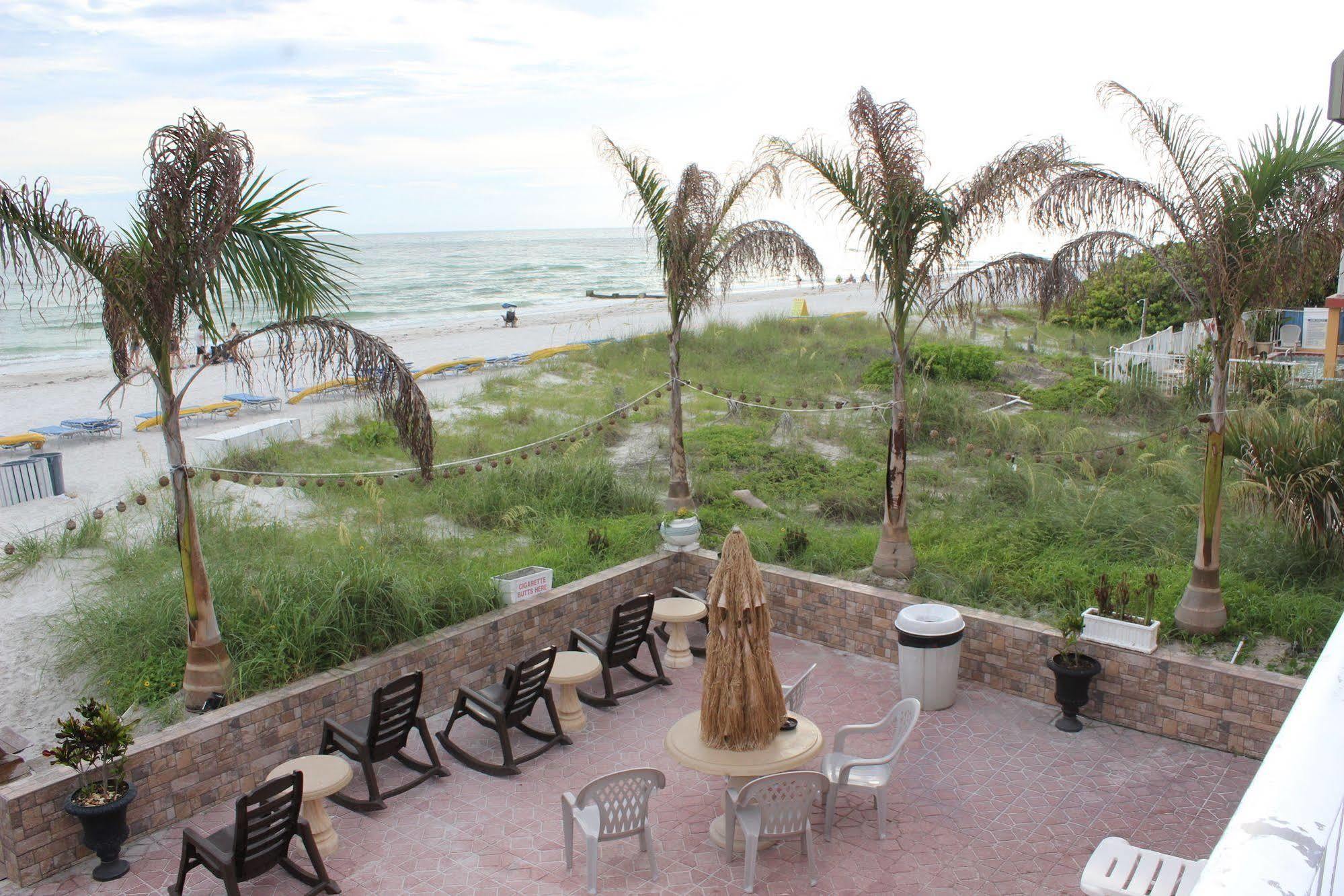Schooner Hotel St. Pete Beach Buitenkant foto