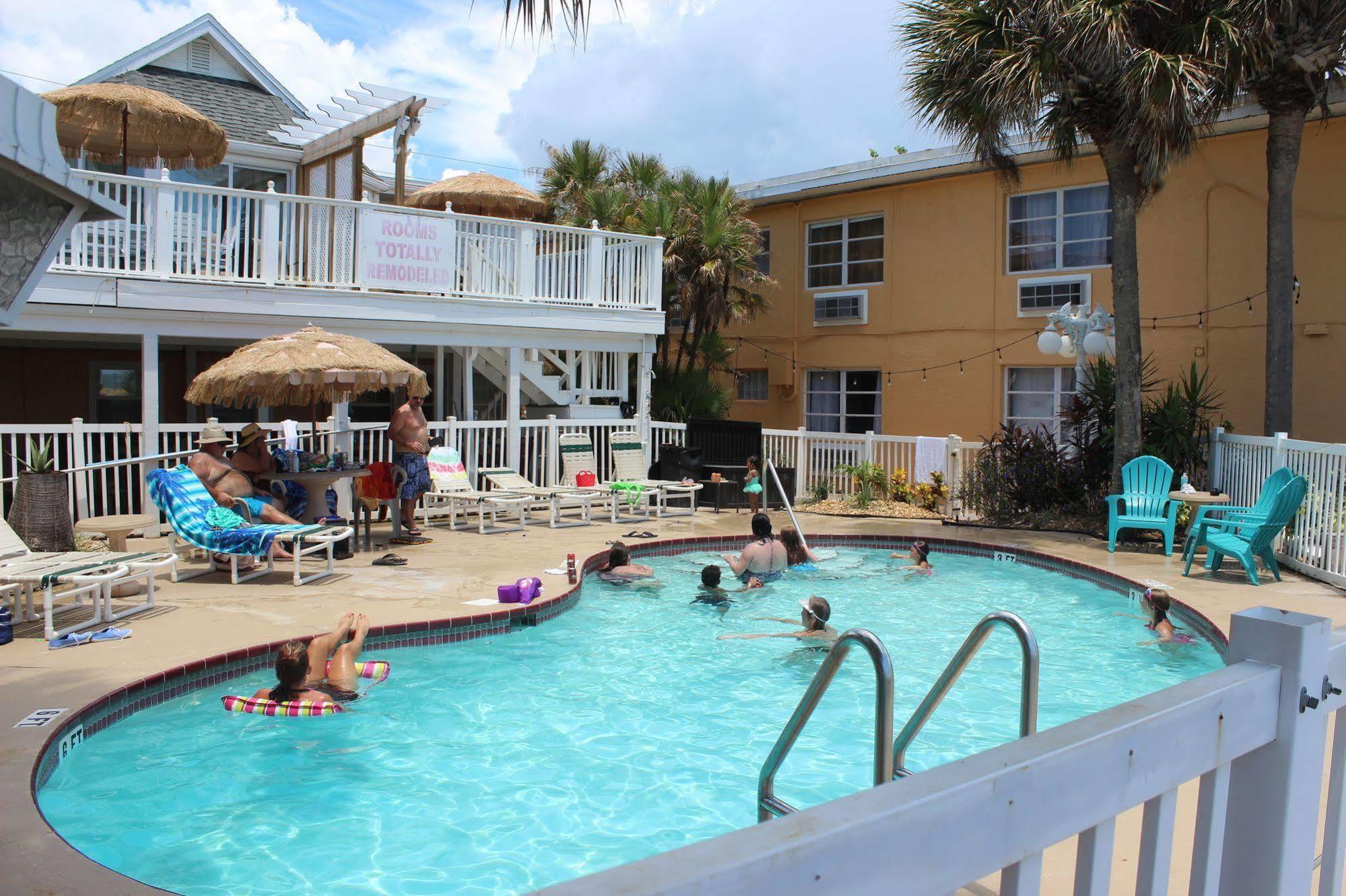 Schooner Hotel St. Pete Beach Buitenkant foto