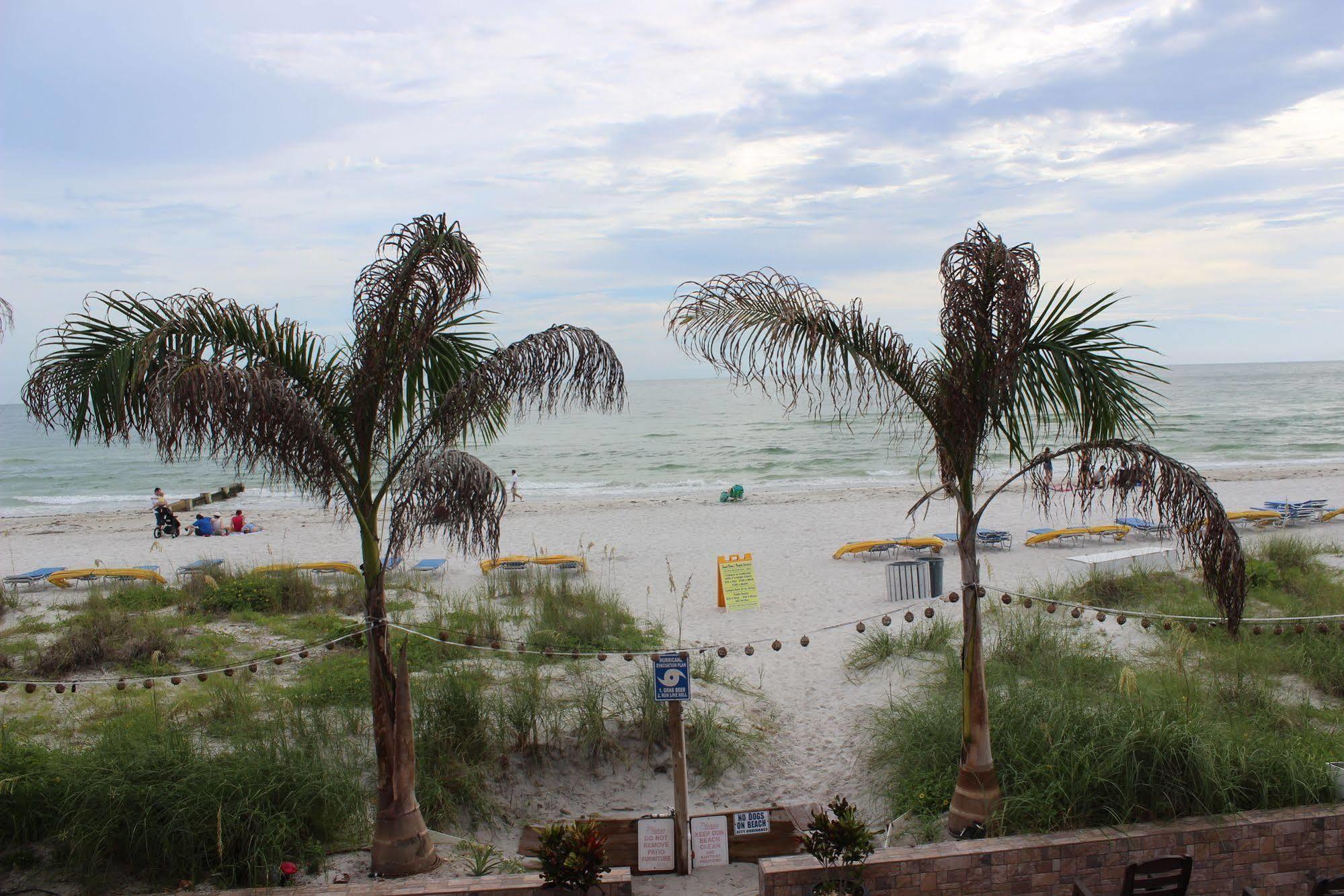 Schooner Hotel St. Pete Beach Buitenkant foto