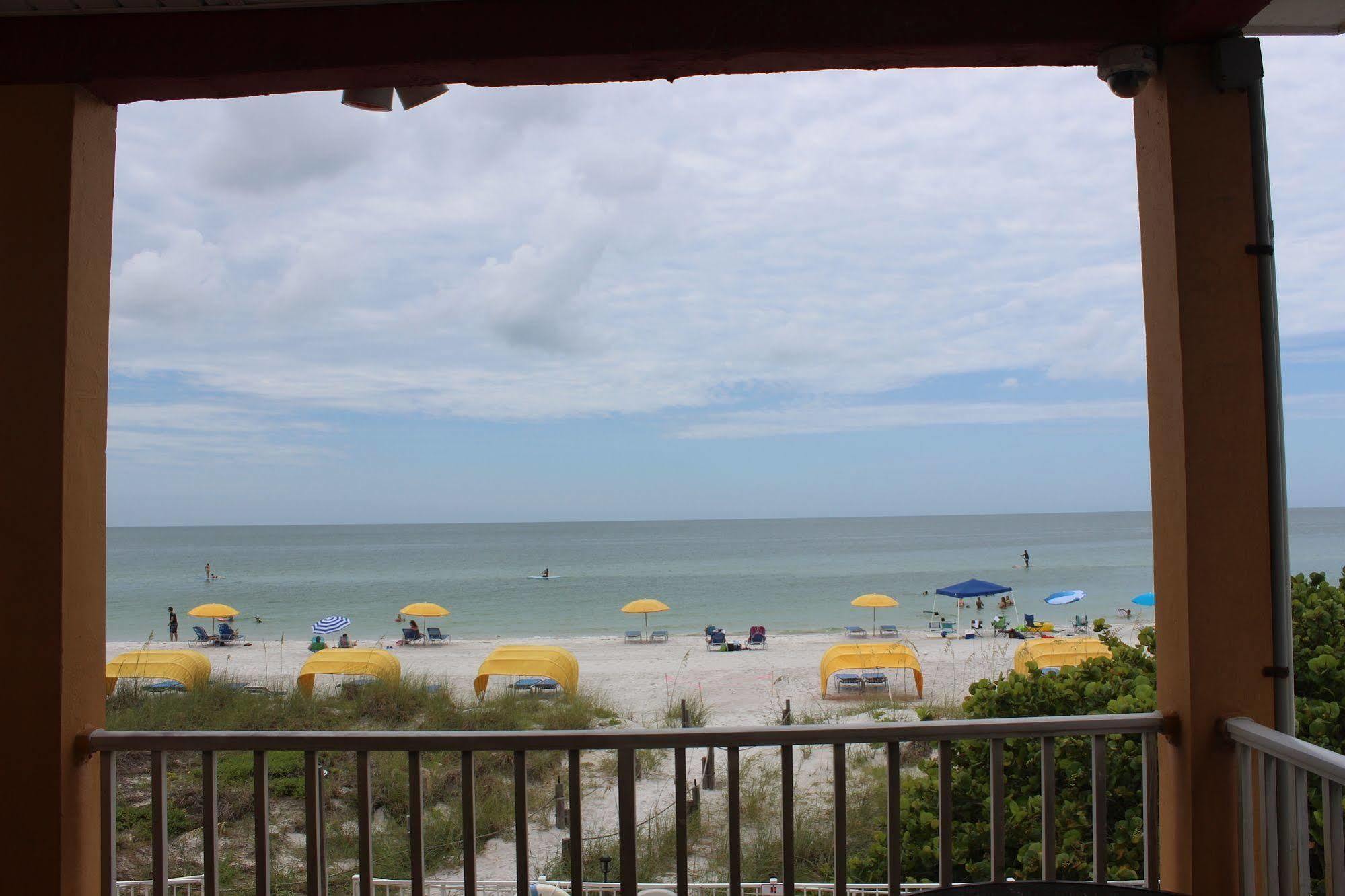 Schooner Hotel St. Pete Beach Buitenkant foto