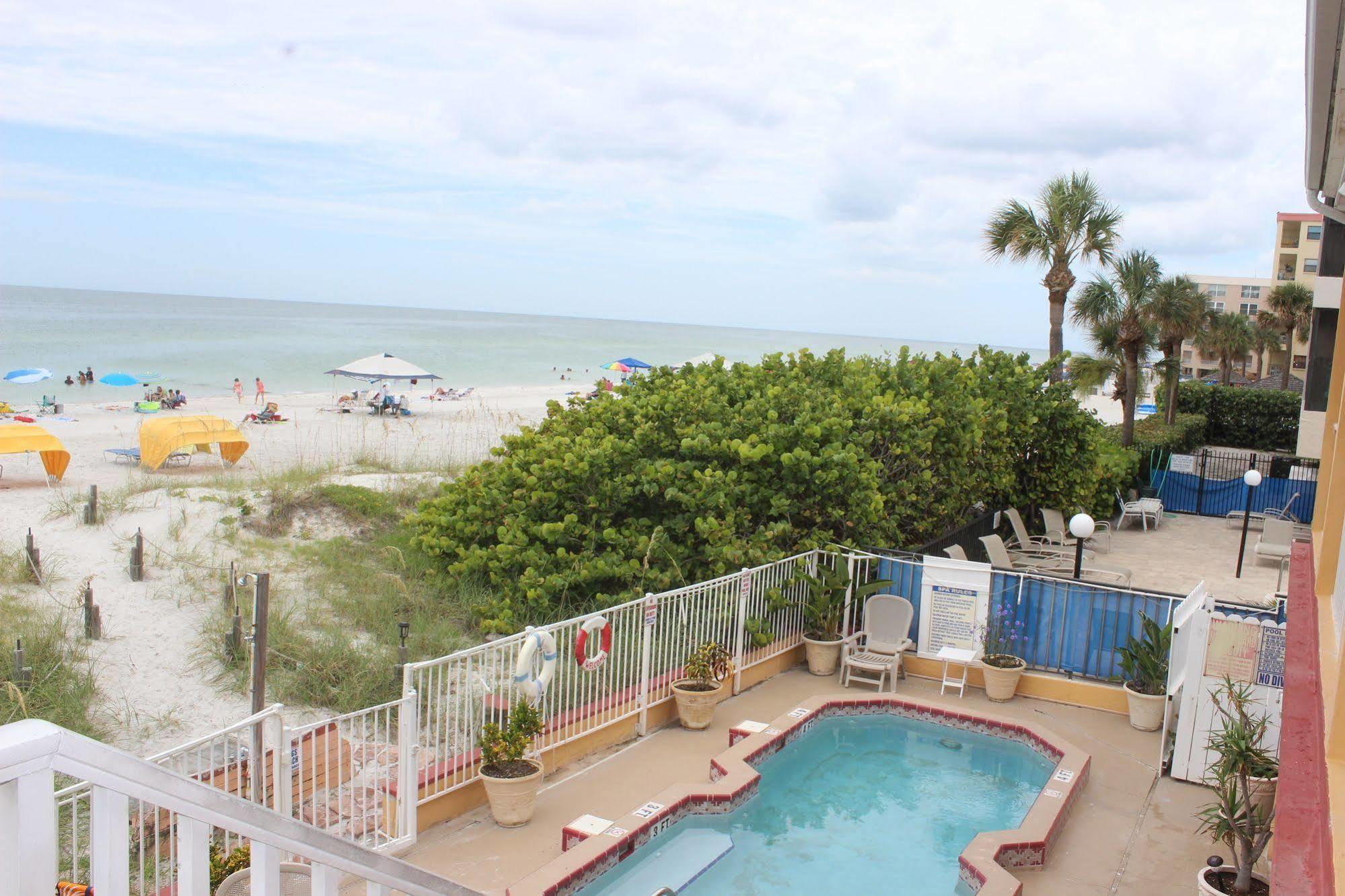 Schooner Hotel St. Pete Beach Buitenkant foto