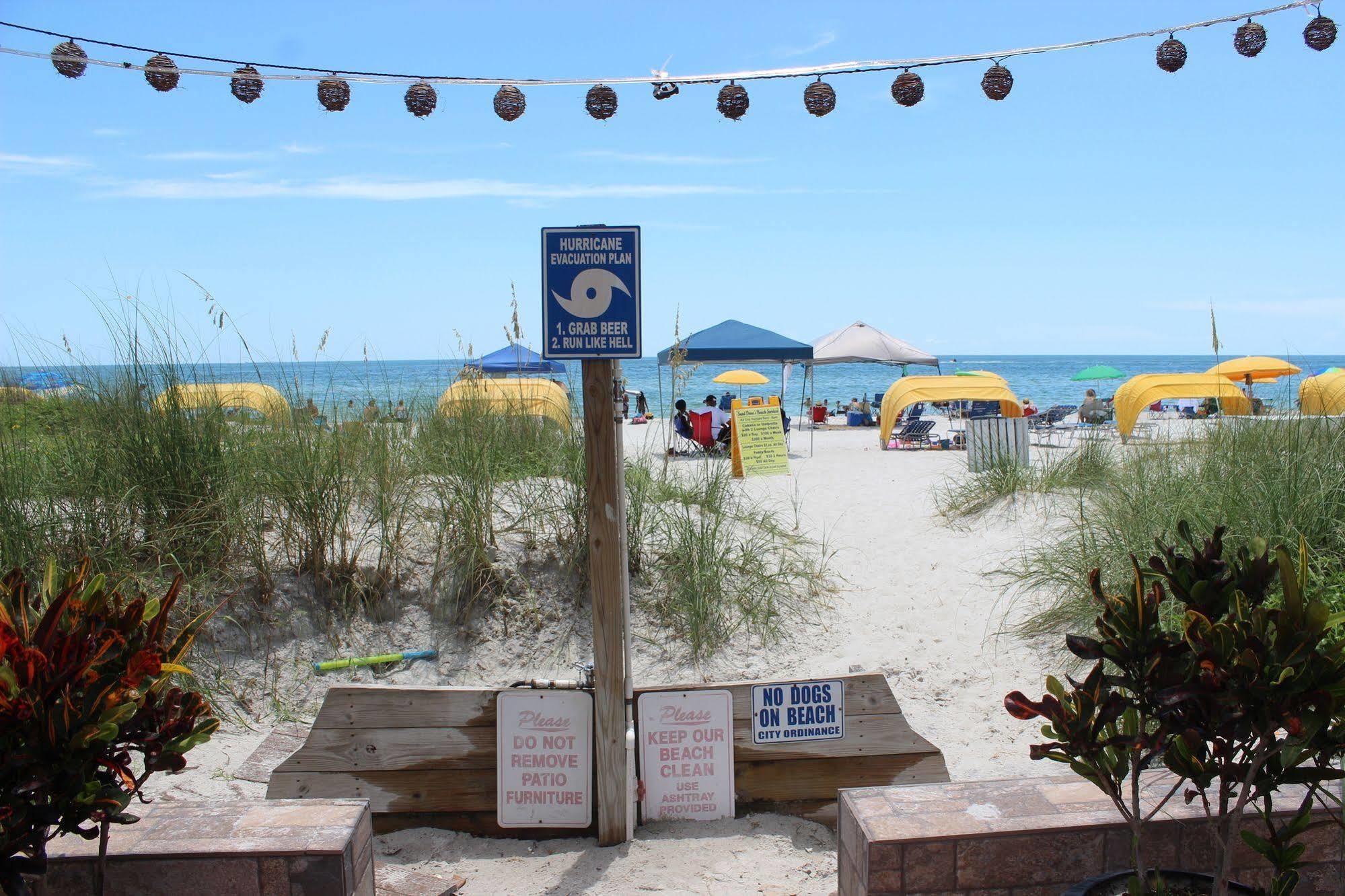 Schooner Hotel St. Pete Beach Buitenkant foto